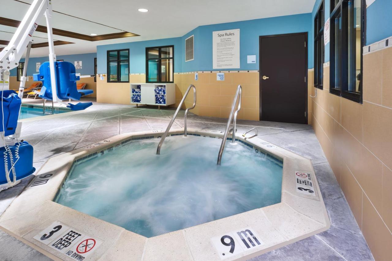 Holiday Inn Express Hotel & Suites Warminster-Horsham By Ihg Extérieur photo