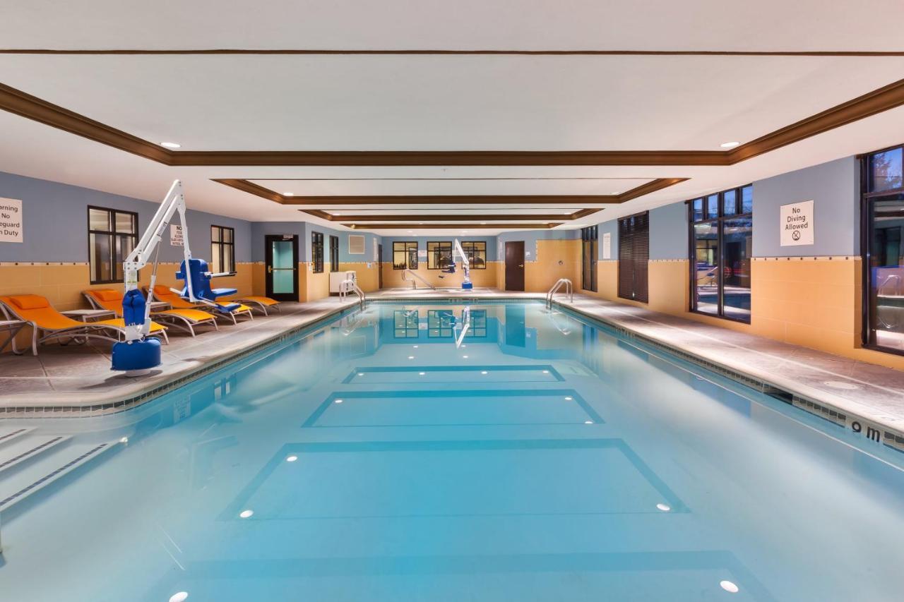 Holiday Inn Express Hotel & Suites Warminster-Horsham By Ihg Extérieur photo