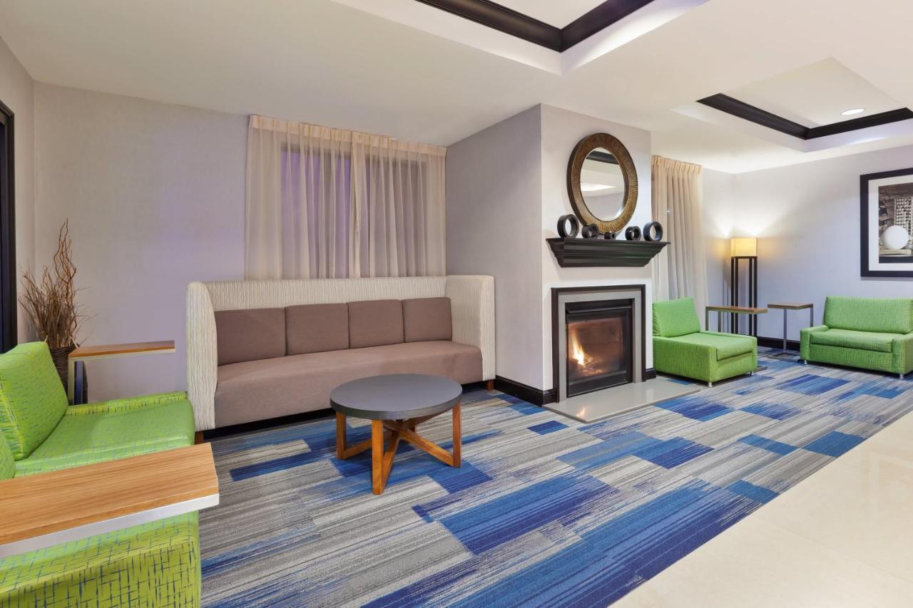Holiday Inn Express Hotel & Suites Warminster-Horsham By Ihg Extérieur photo
