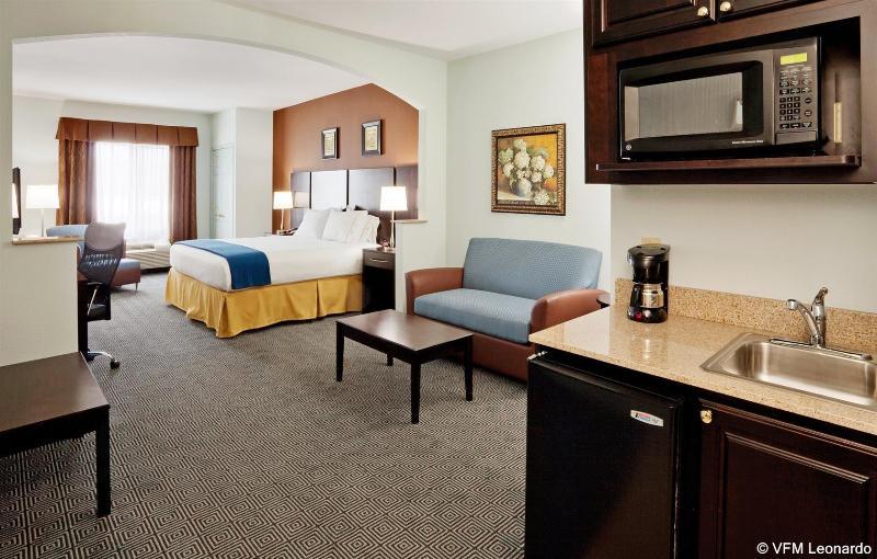 Holiday Inn Express Hotel & Suites Warminster-Horsham By Ihg Extérieur photo