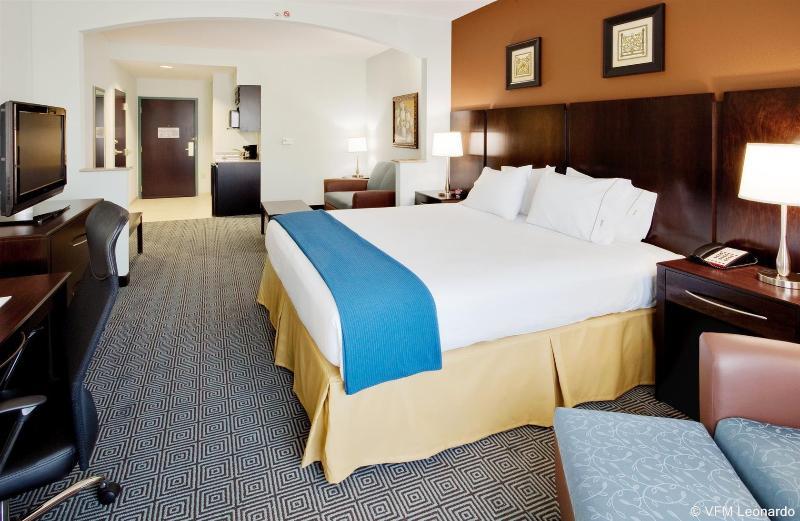 Holiday Inn Express Hotel & Suites Warminster-Horsham By Ihg Extérieur photo