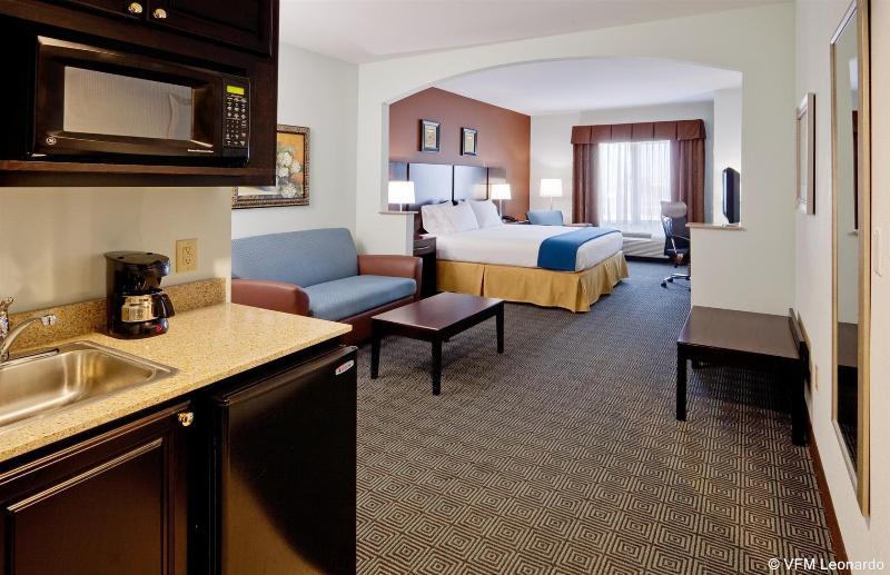 Holiday Inn Express Hotel & Suites Warminster-Horsham By Ihg Extérieur photo