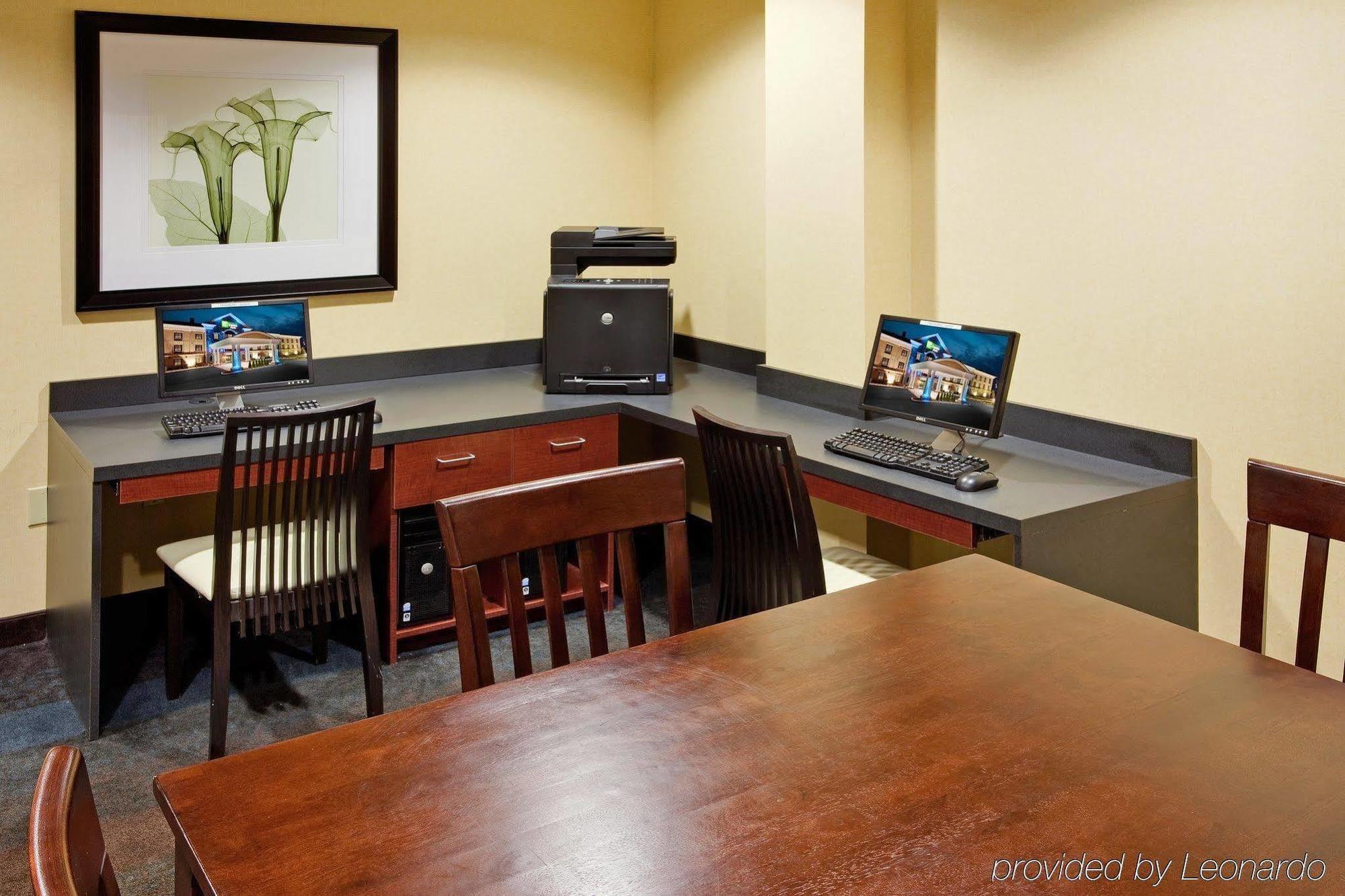 Holiday Inn Express Hotel & Suites Warminster-Horsham By Ihg Extérieur photo